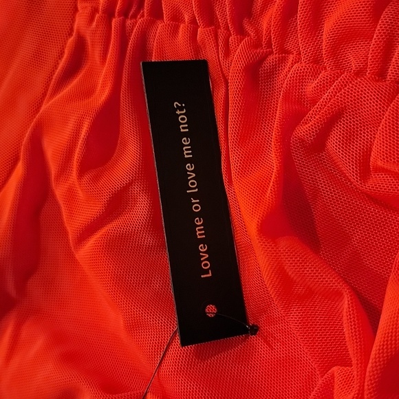 NWT Hottest color of the year! Brand new AFRM top with sleeve thumbholes!!! - Picture 6 of 9